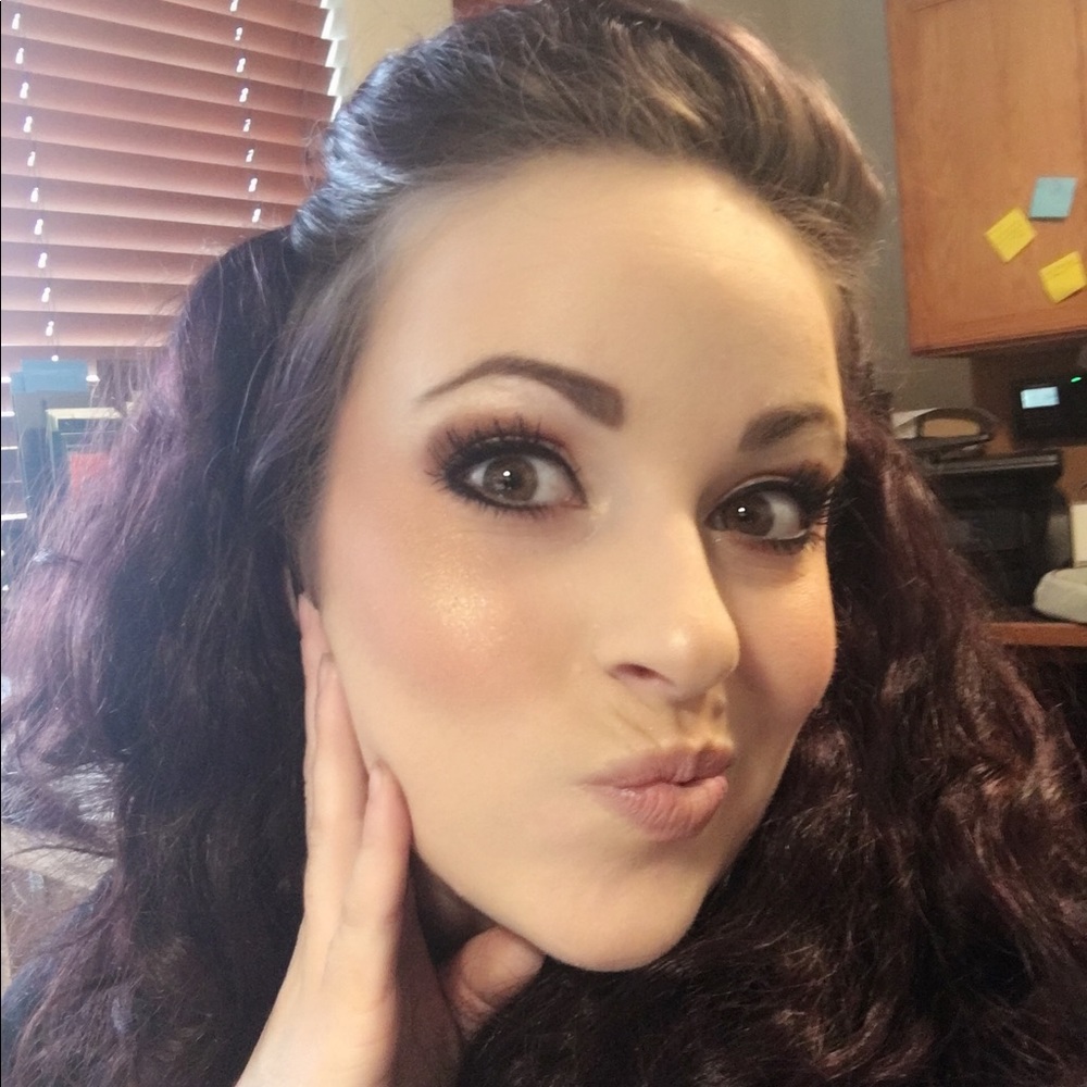 Meet your Posher, Ashley